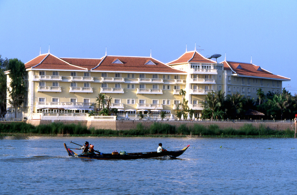 Victoria Chau Doc Hotel situated by Bac Sac River